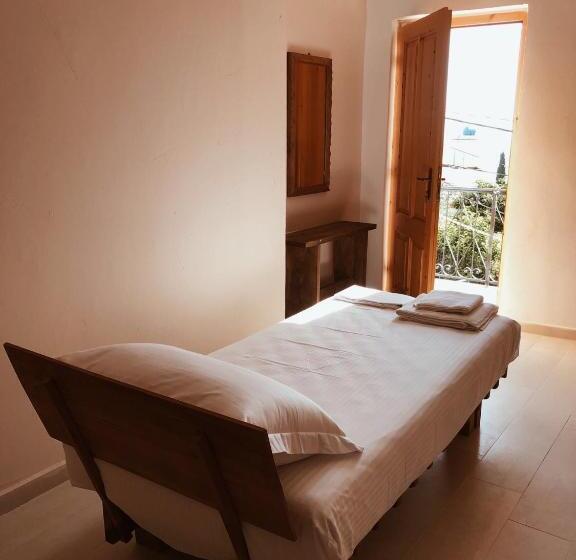 اتاق استاندارد سه نفره, Old Town Hotel Dhermi