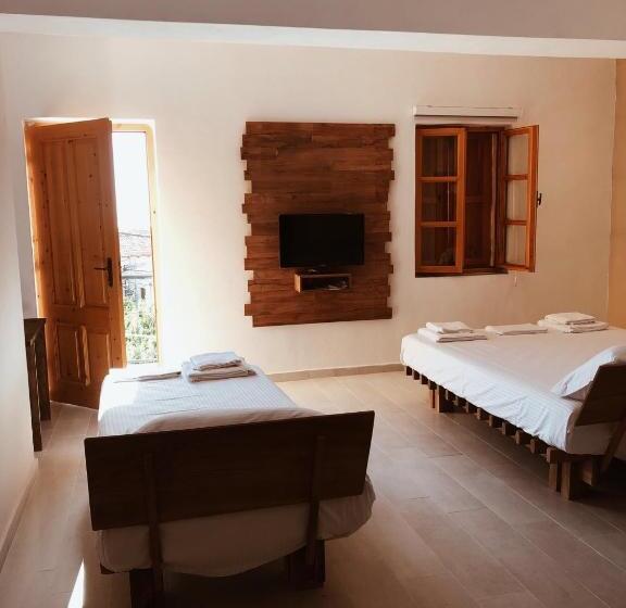اتاق استاندارد سه نفره, Old Town Hotel Dhermi