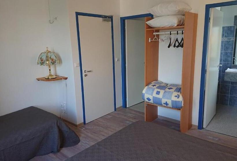 Номер Стандарт Трехместный, Auberge Le Cévenol