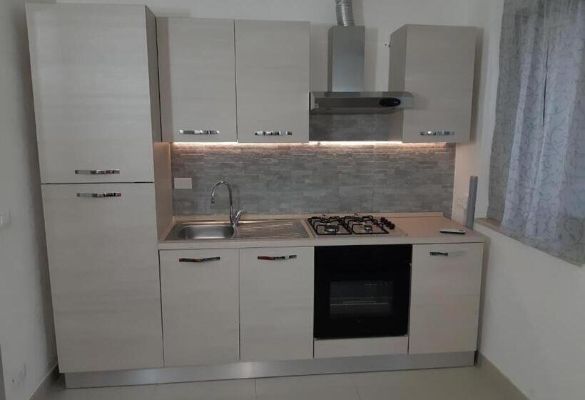Апартаменты 1 Спальня, Lutri Home