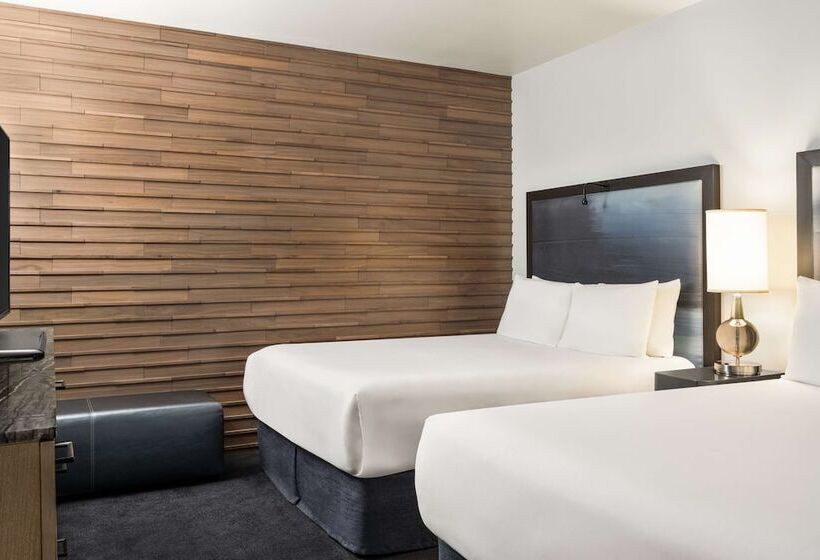 スタンダードスタジオ, Hilton Motif Seattle