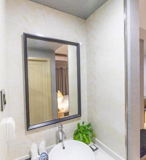 Quarto Familiar Deluxe, Imin