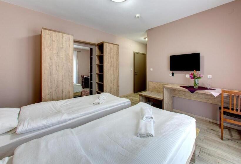 اتاق لوکس, Motel Montanaro
