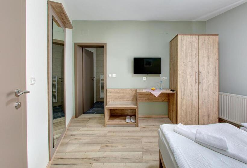 اتاق لوکس, Motel Montanaro