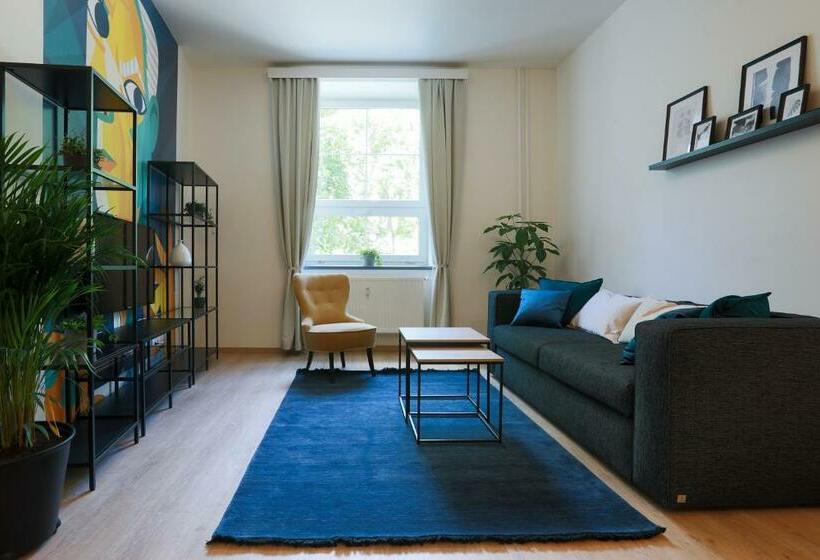 标准工作室, Avantgarde Apartments