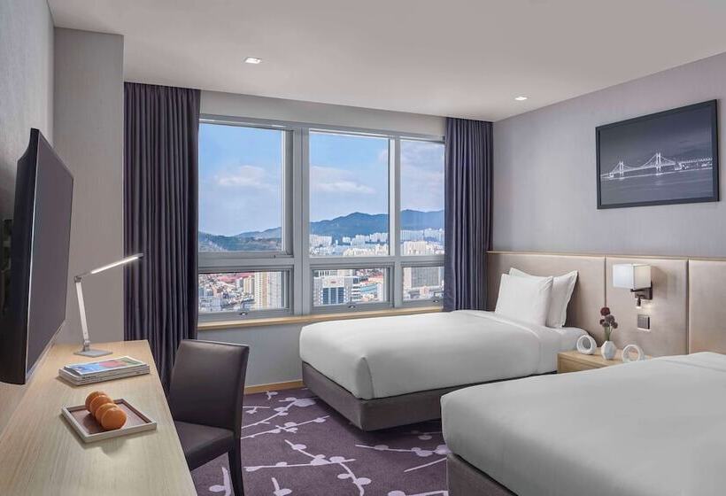 Номер Deluxe Вид на Город, Avani Central Busan
