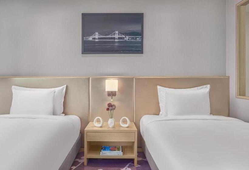 Номер Deluxe Вид на Горы, Avani Central Busan