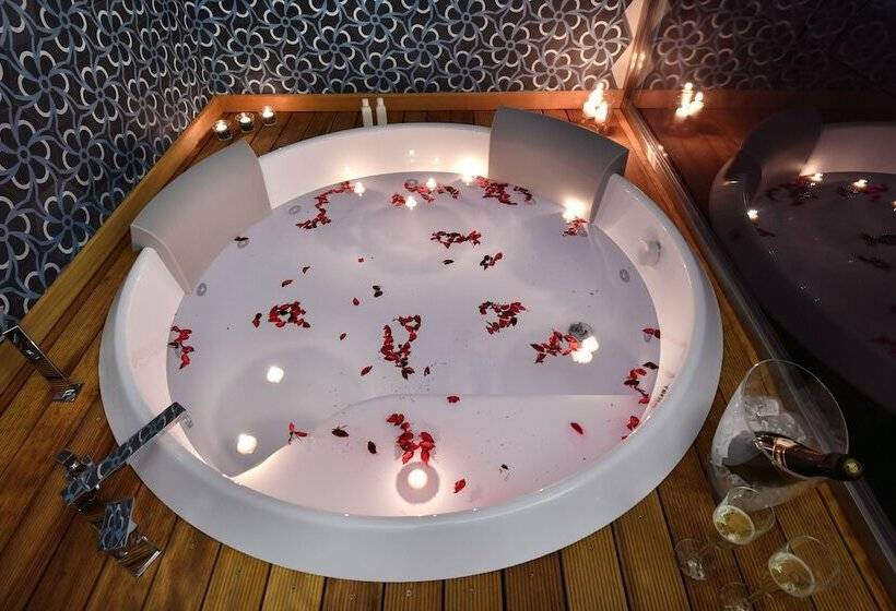 수피리어 스위트, Amnis Suites