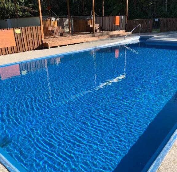 Семейный Номер Совместный Санузел, Sapphire Springs Holiday Park And Thermal Pools