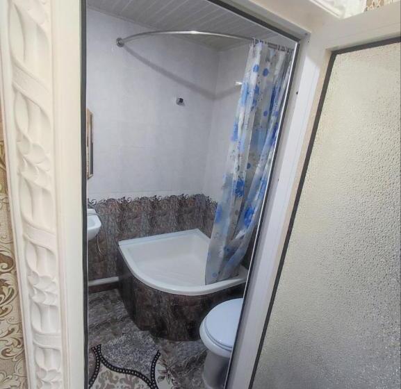 اتاق استاندارد یک نفره, Madina Mehribon Welcome To Bukhara