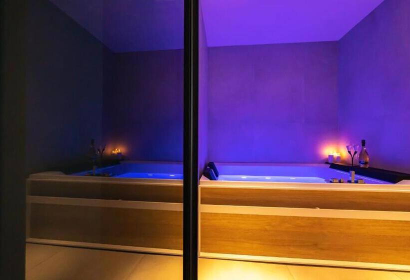 سوئیت با وان آب گرم, Elite Accommodations & Hydromassage Pool