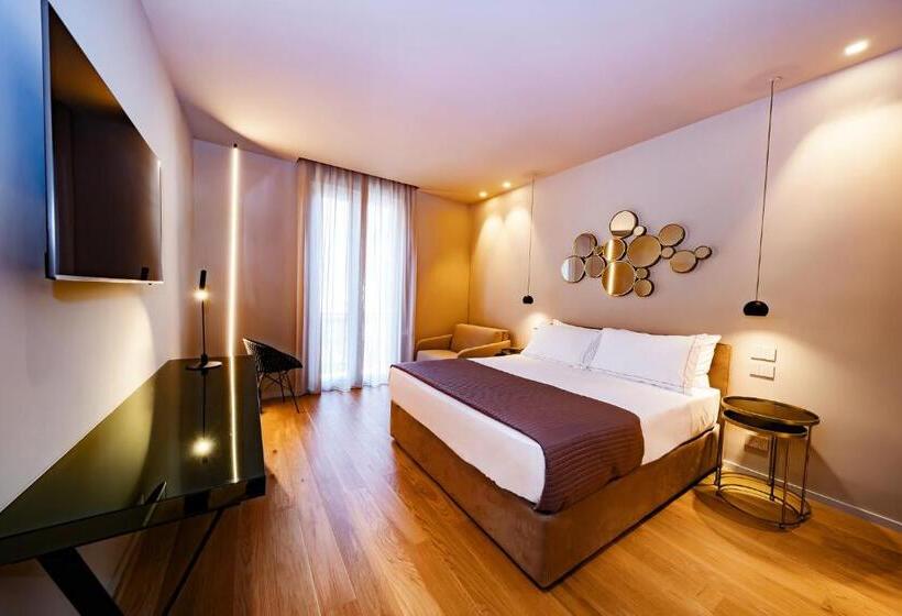 اتاق لوکس سه تخته, Elite Accommodations & Hydromassage Pool