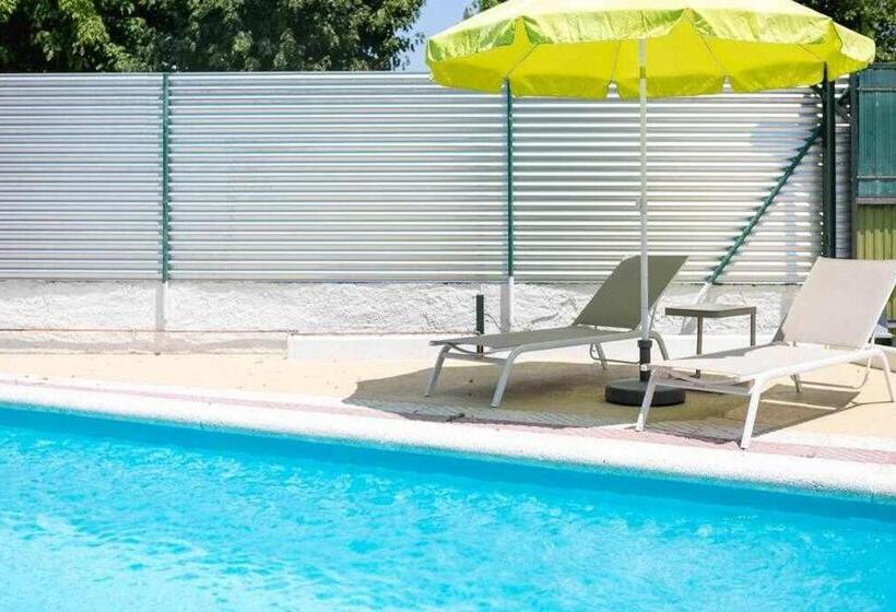 اتاق لوکس, Newly Renovated Room W Pool & Bikeparking