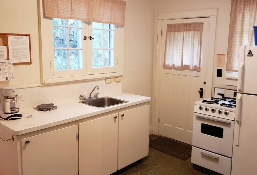 Дом 3 Спальни, Miners Bay Lodge
