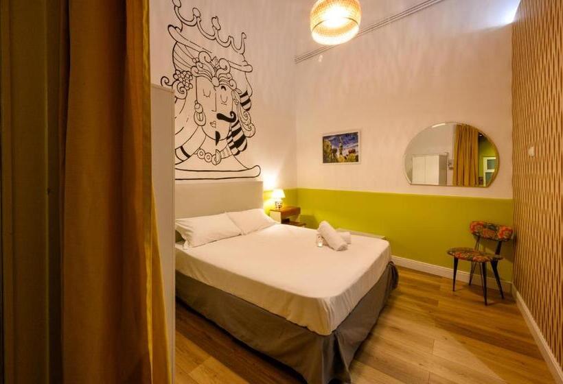 اتاق استاندارد, The Yard Hostel