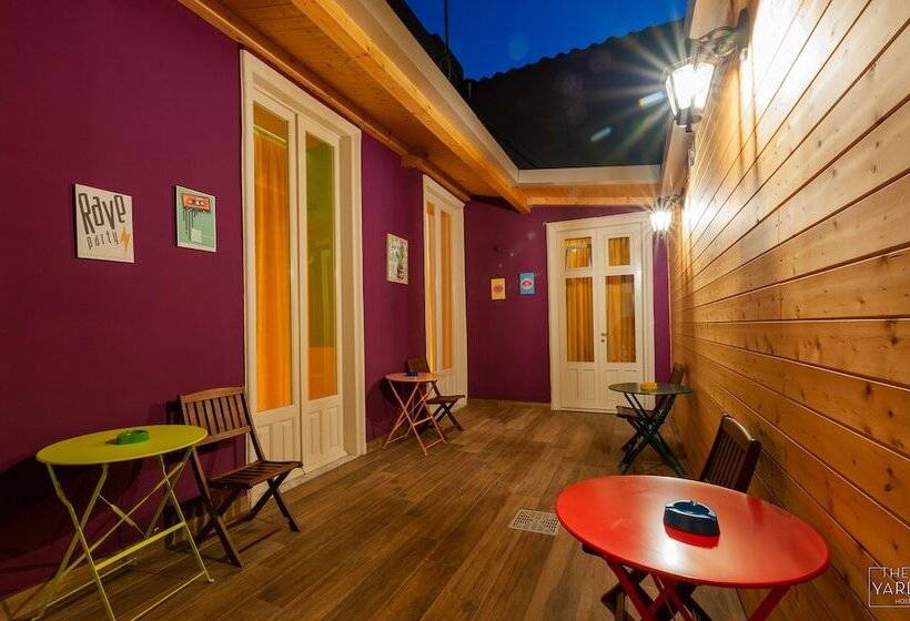 اتاق استاندارد, The Yard Hostel