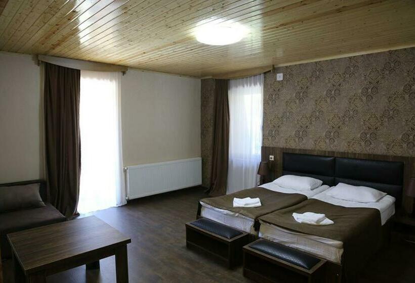 اتاق کلاسیک سه تخته, Shgedi Mestia