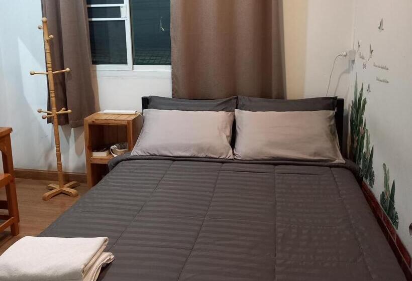 Quarto Deluxe, Happy Hostel