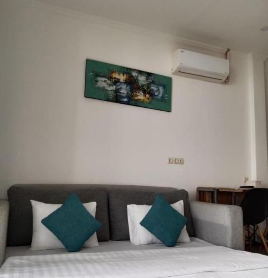 Студия Стандарт, Triple 8 Suites