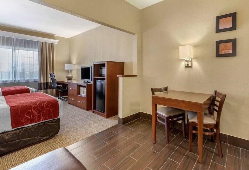 Люкс, Comfort Suites Fort Collins Near University