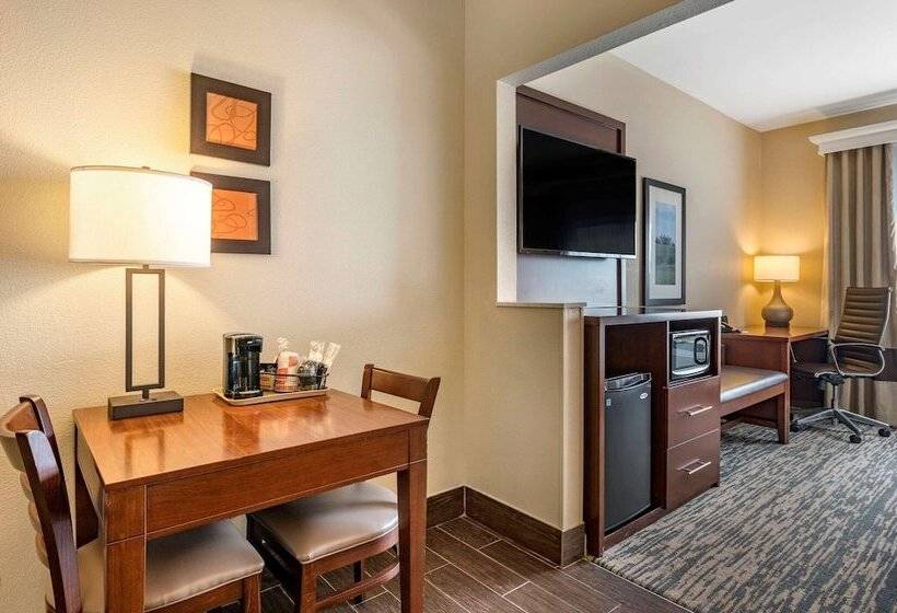سوییت, Comfort Suites Keeneland