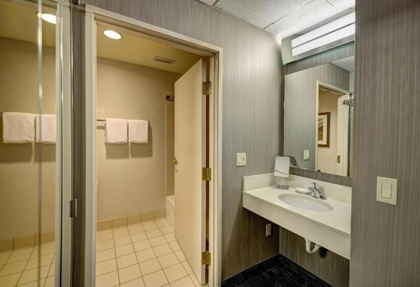 스위트 킹사이즈 침대, Courtyard Wausau