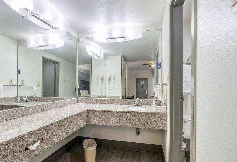 Номер Стандарт 2 Двуспальные Кровати, Days Inn & Suites By Wyndham Webster Nasaclearlakehouston