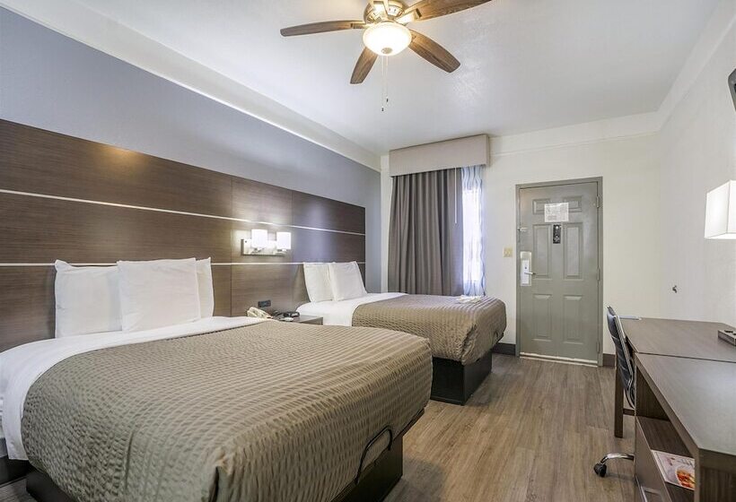 Номер Стандарт 2 Двуспальные Кровати, Days Inn & Suites By Wyndham Webster Nasaclearlakehouston