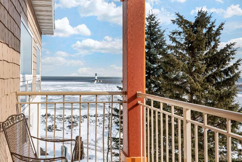 מיטת קינג בסוויטה, Lift Bridge Lodge, Ascend Hotel Collection
