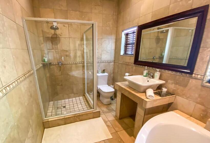 Номер Deluxe Кровать Кинг, Spacube Luxury Suites And Spa