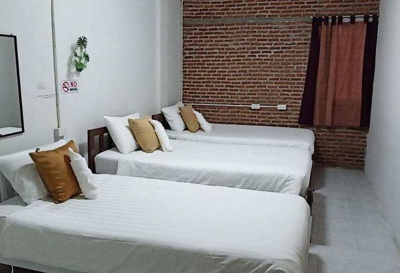 Quarto Triplo Estandar, Banana Hostel Donmuang