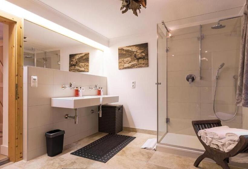 Дом 4 Спальни, Aparthotel Herzblick Gmbh