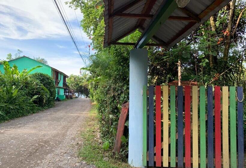 بنگله خانوادگی, Brigitte S Ranch