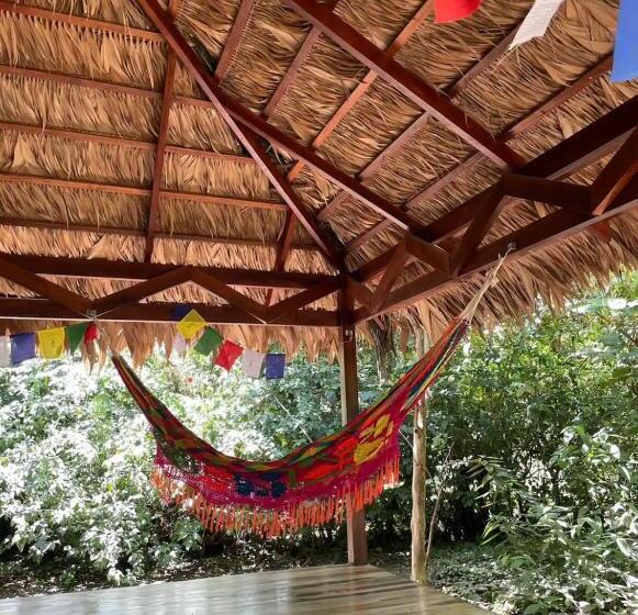 خانه 2 خوابه, Brigitte S Ranch