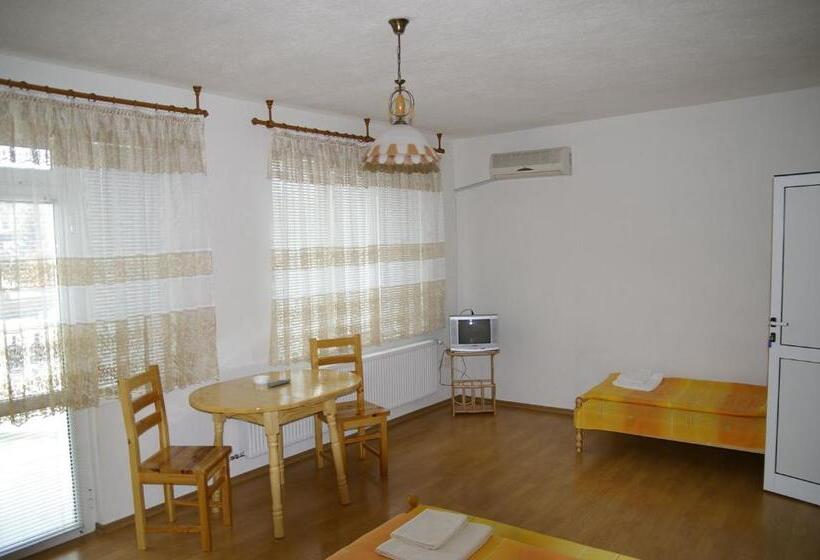 Номер Стандарт, Karadzhovy Guest House