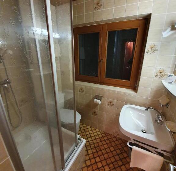 Трехместный Номер Стандарт с Балконом, Haus Monika Und Haus Claudia