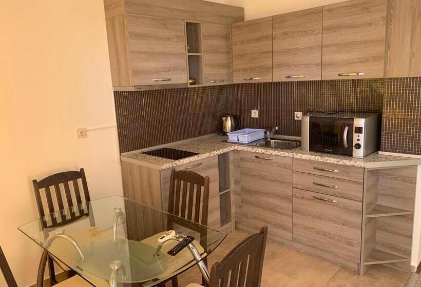 شقة غرفة نوم واحدة مزودة بشُرفة, Lilia Guest House