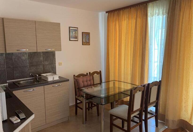 شقة غرفة نوم واحدة مزودة بشُرفة, Lilia Guest House