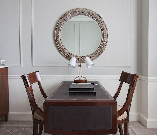 اتاق کلاب, The Charleston Place
