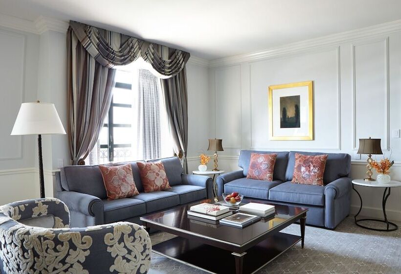 سوییت لوکس, The Charleston Place