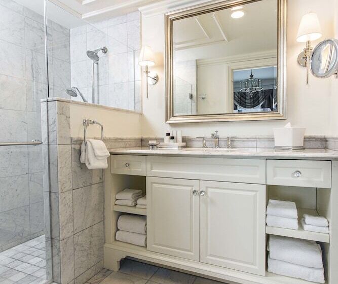 اتاق پریمیوم با بالکن, The Charleston Place