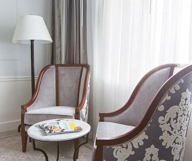 اتاق پریمیوم با بالکن, The Charleston Place