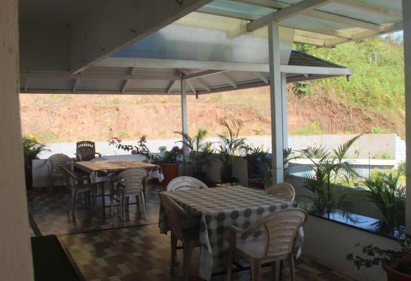 四人标准间, Kollanoor Guest House