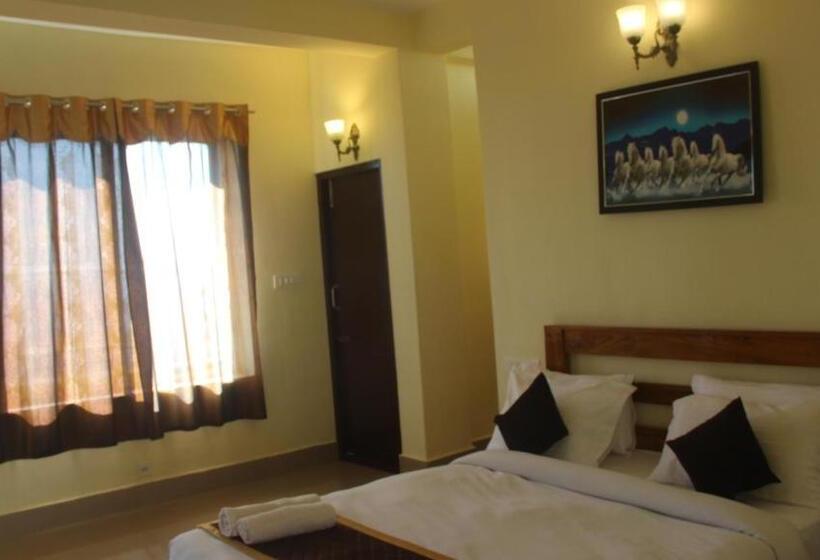 标准间带阳台, Kollanoor Guest House