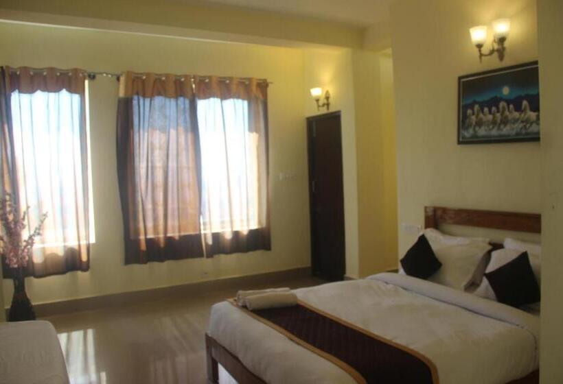 带阳台的豪华间, Kollanoor Guest House