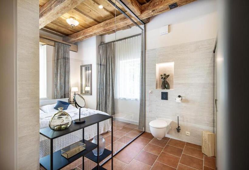 デラックストリプルルーム, Apartmány šupina