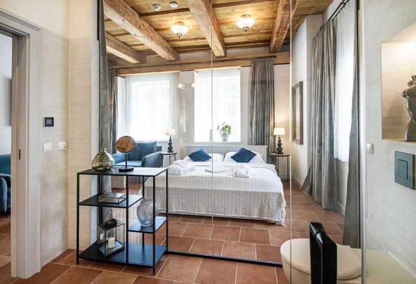 デラックストリプルルーム, Apartmány šupina