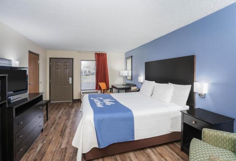 带大床的标准间, Days Inn By Wyndham Clarksville North Exit 4