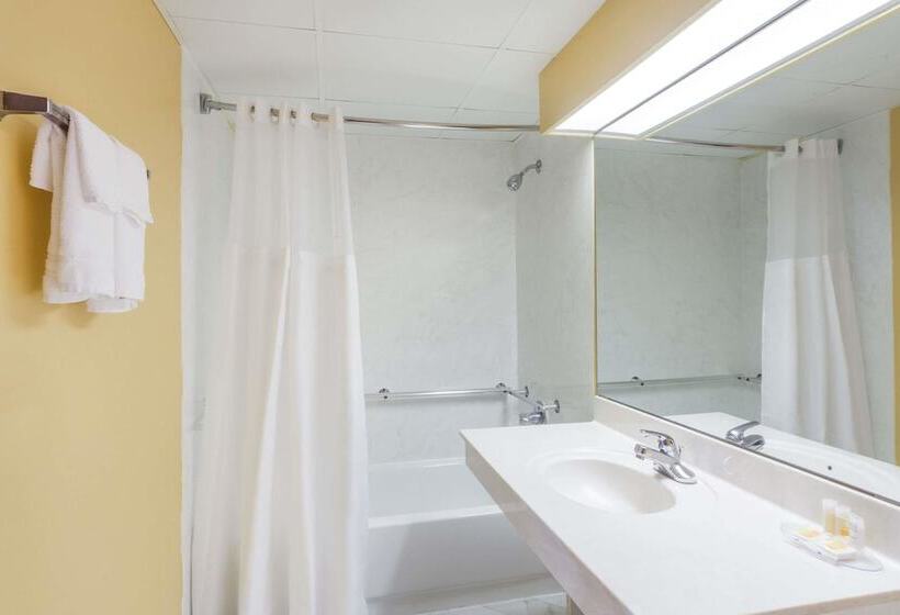 غرفه قياسيه سريرين مزدوجين, Days Inn By Wyndham Nashville Saint Thomas West Hospital