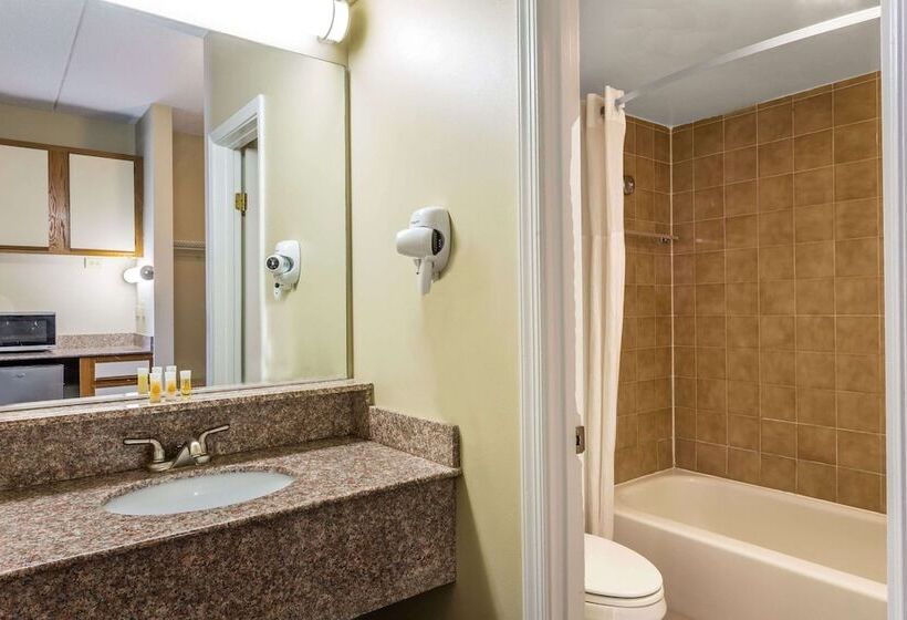 اتاق استاندارد با 2 تخت دوبل, Days Inn By Wyndham Virginia Beach At The Beach